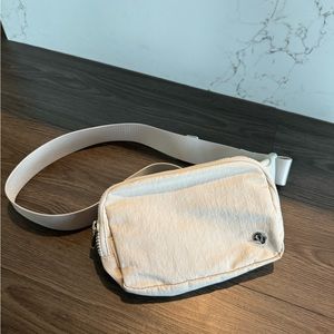 Lululemon everywhere belt bag in BONE - Sold out colour! RARE!